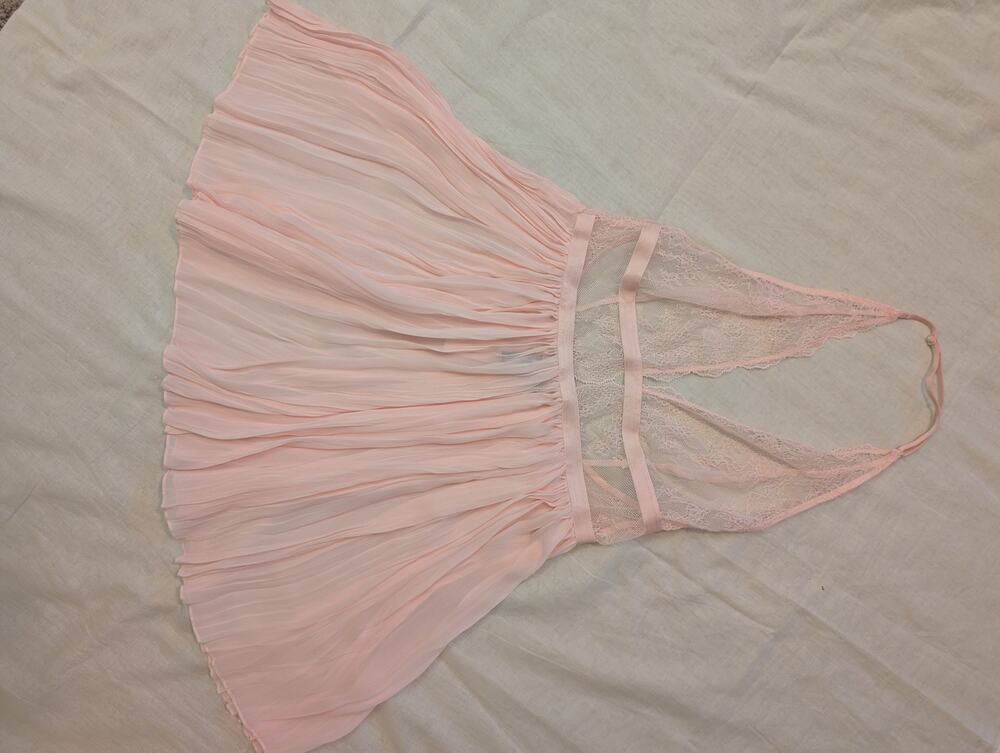 Victoria's Secret Pastel Pink Lace Halter Babydoll Nightgown Pleated